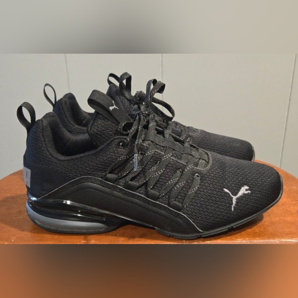 Men's Black Athletic Shoes